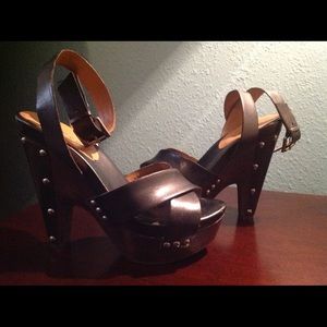 Guess Platform wedge, size 7.5